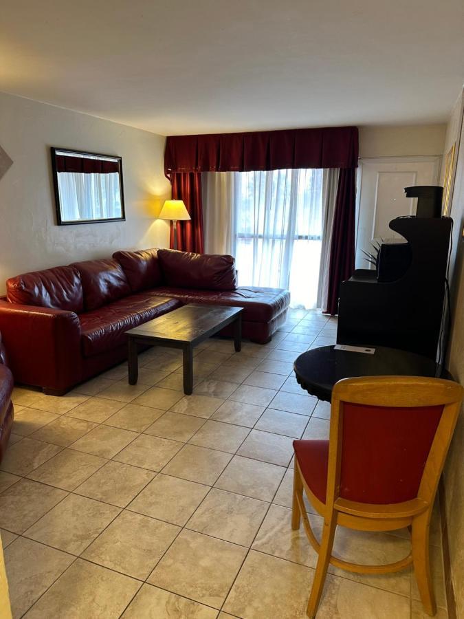 Ramada By Wyndham Las Cruces Hotel & Conference Center Exterior photo