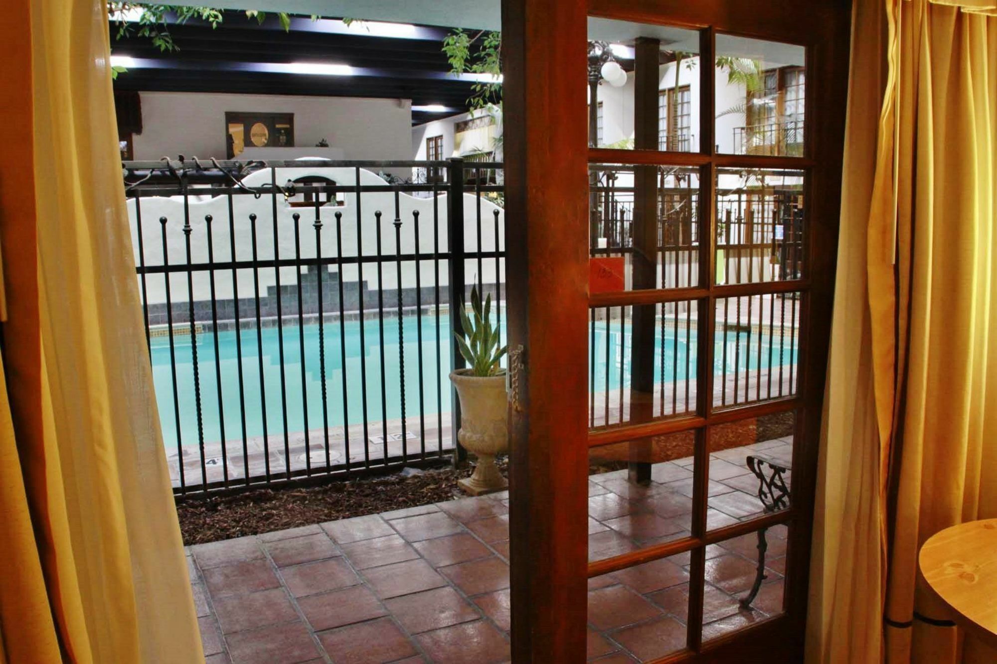 Ramada By Wyndham Las Cruces Hotel & Conference Center Exterior photo